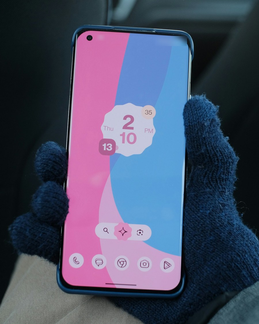 Spark 4G Smartphone (128GB)